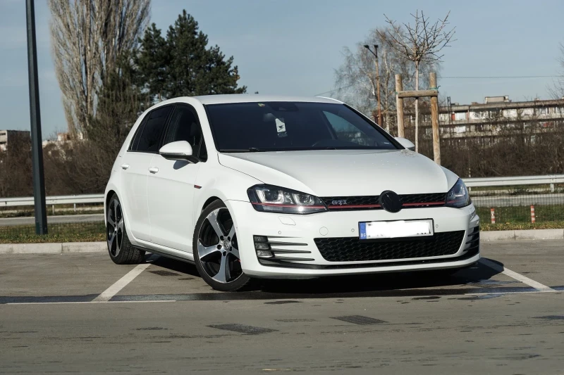 VW Golf GTI, снимка 1 - Автомобили и джипове - 48102275