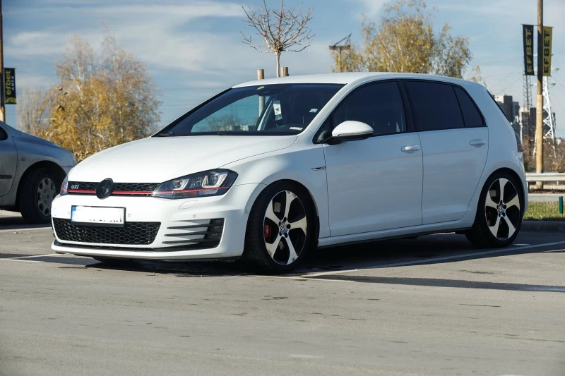 VW Golf GTI, снимка 2 - Автомобили и джипове - 48102275