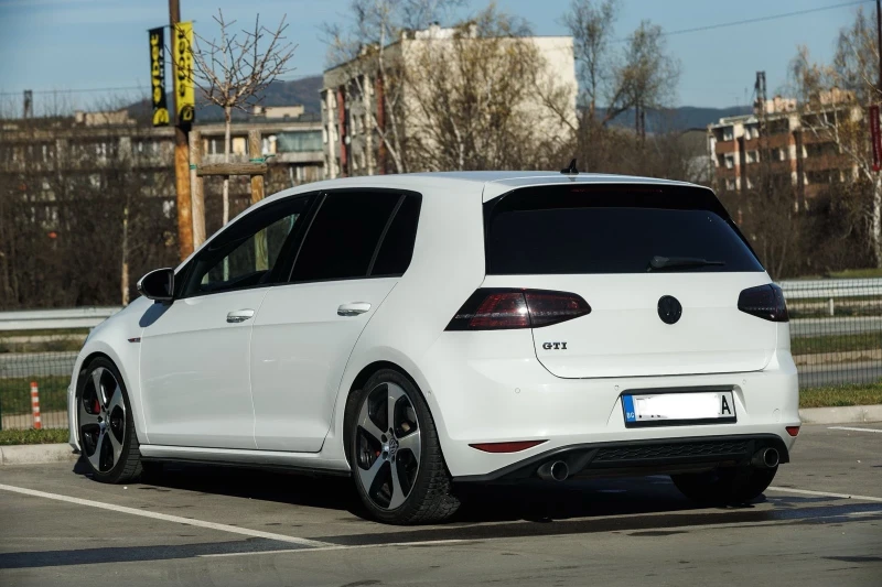 VW Golf GTI, снимка 4 - Автомобили и джипове - 48102275