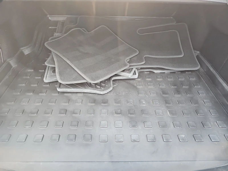 Mercedes-Benz E 300 burmester* multibeam led* Parking Assist, снимка 14 - Автомобили и джипове - 51868534