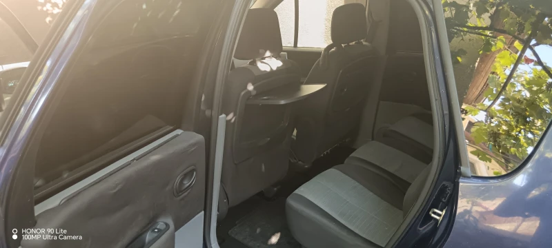 Renault Megane Scenic, снимка 8 - Автомобили и джипове - 52326999