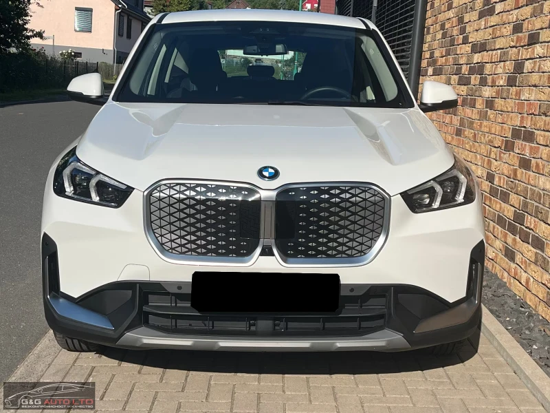 BMW iX1 eDrive20/204HP/MASSAGE/HUD/NAVI/LED/CAM/AHK/255gpr, снимка 2 - Автомобили и джипове - 51578929