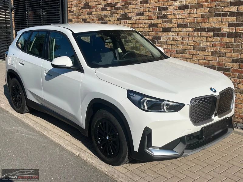 BMW iX1 eDrive20/204HP/MASSAGE/HUD/NAVI/LED/CAM/AHK/255gpr, снимка 5 - Автомобили и джипове - 51578929