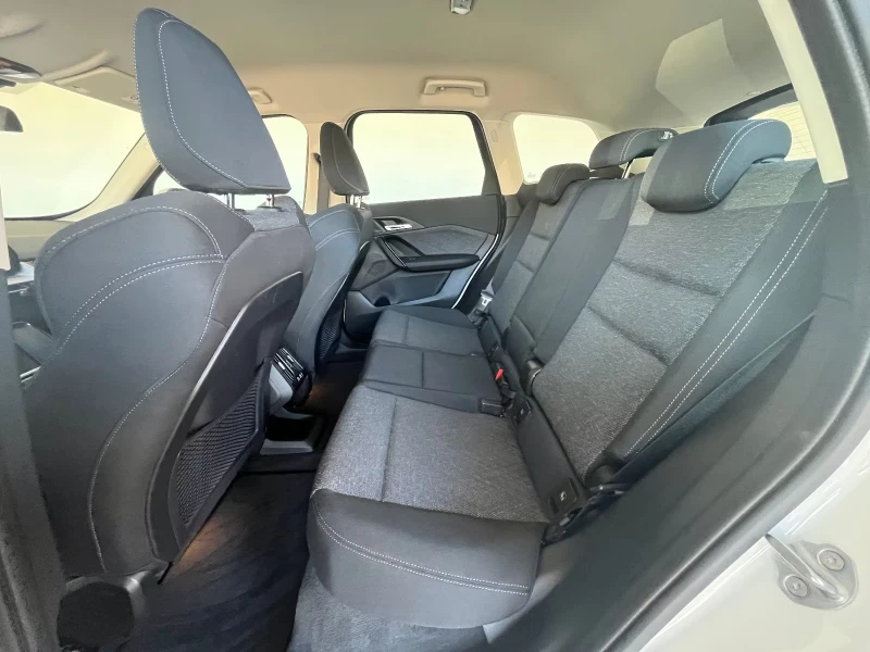 BMW iX1 eDrive20/204HP/MASSAGE/HUD/NAVI/LED/CAM/AHK/255gpr, снимка 13 - Автомобили и джипове - 51578929