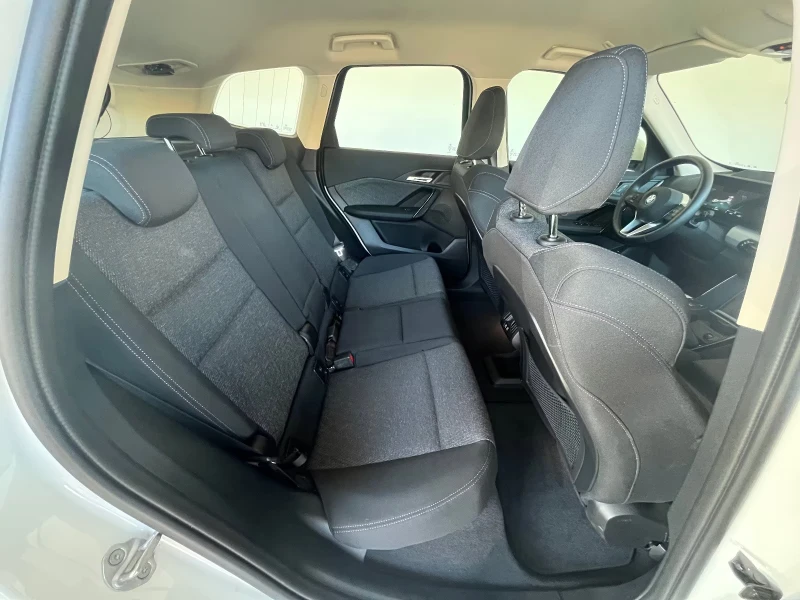 BMW iX1 eDrive20/204HP/MASSAGE/HUD/NAVI/LED/CAM/AHK/255gpr, снимка 14 - Автомобили и джипове - 51578929