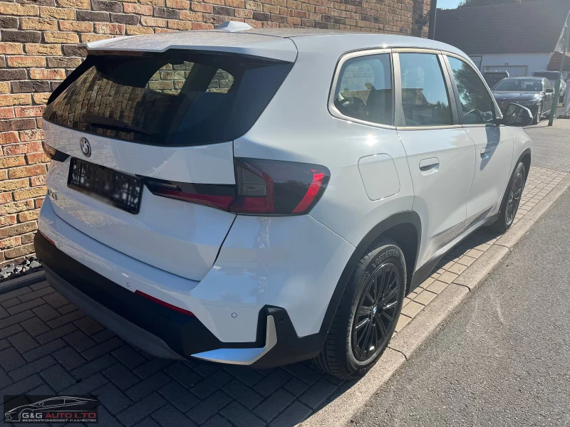 BMW iX1 eDrive20/204HP/MASSAGE/HUD/NAVI/LED/CAM/AHK/255gpr, снимка 7 - Автомобили и джипове - 51578929