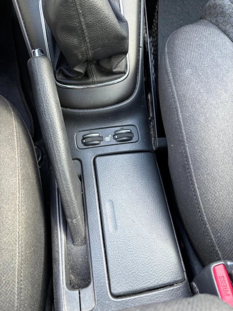 Toyota Avensis Toyota Avensis D-Cat 177hp, снимка 15 - Автомобили и джипове - 52595572