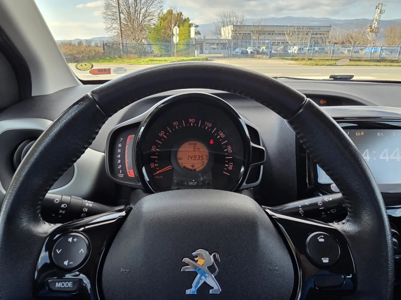 Peugeot 108 1.0 EURO6 NAVI, снимка 15 - Автомобили и джипове - 52914216