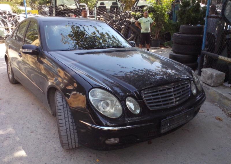 Mercedes-Benz E 220 2.2CDI, снимка 1 - Автомобили и джипове - 5597121