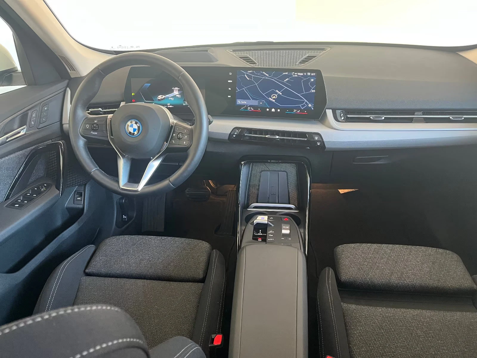 BMW iX1 eDrive20/204HP/MASSAGE/HUD/NAVI/LED/CAM/AHK/255gpr | Mobile.bg   11