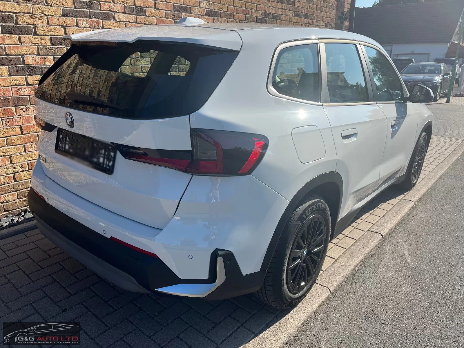 BMW iX1 eDrive20/204HP/MASSAGE/HUD/NAVI/LED/CAM/AHK/255g - изображение 7