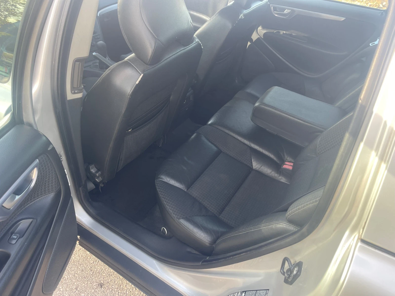 Volvo V70 2.4 D5 - изображение 9