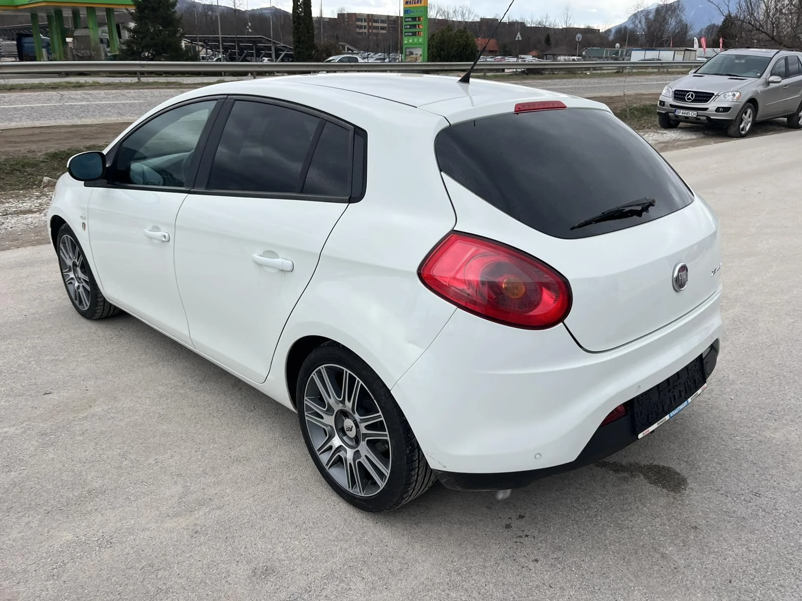 Fiat Punto 1.4I 90кс 6 СКОРОСТИ EURO 4 КЛИМАТИК - изображение 5
