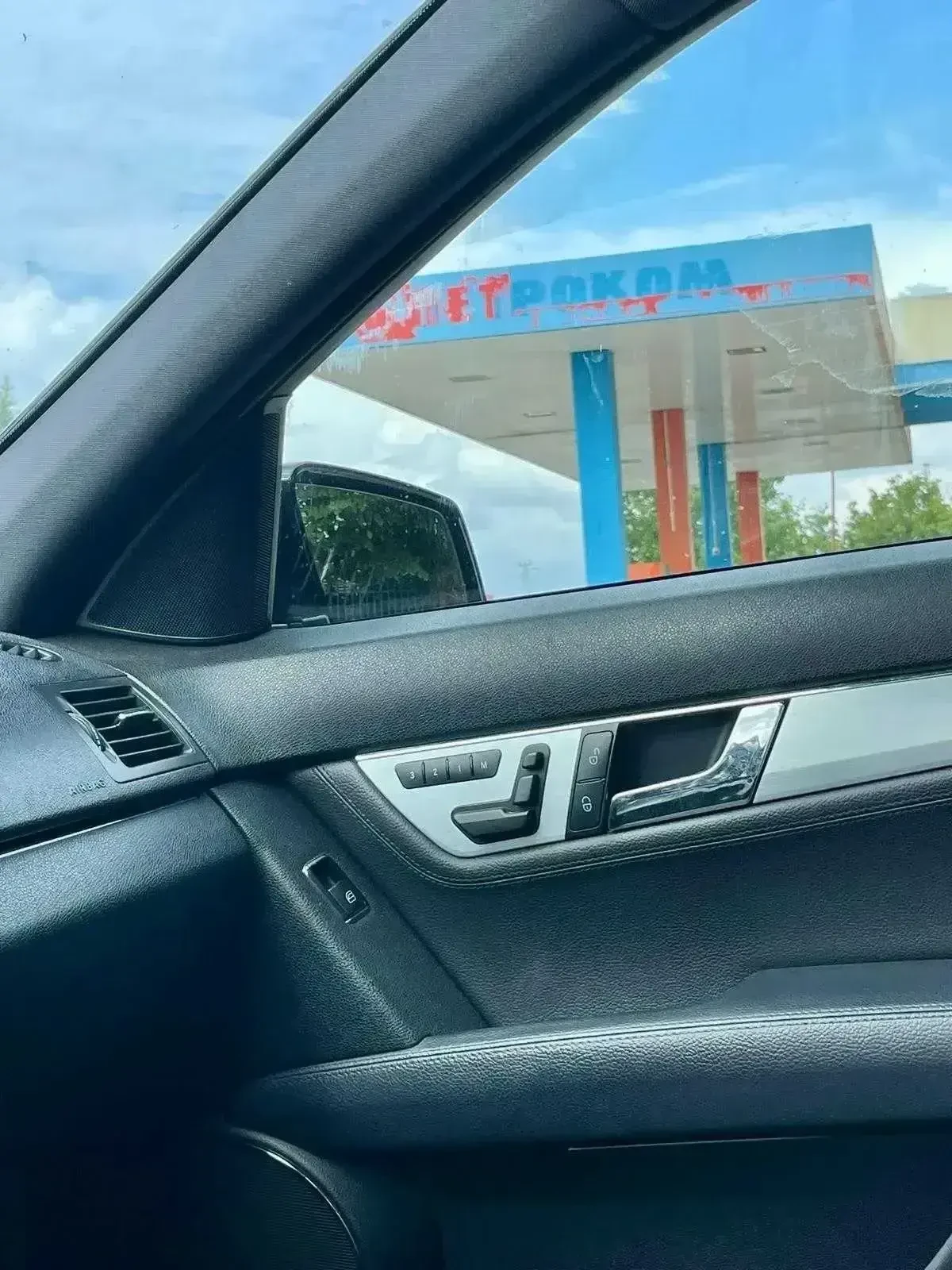 Mercedes-Benz C 350, снимка 10 - Автомобили и джипове - 53939638