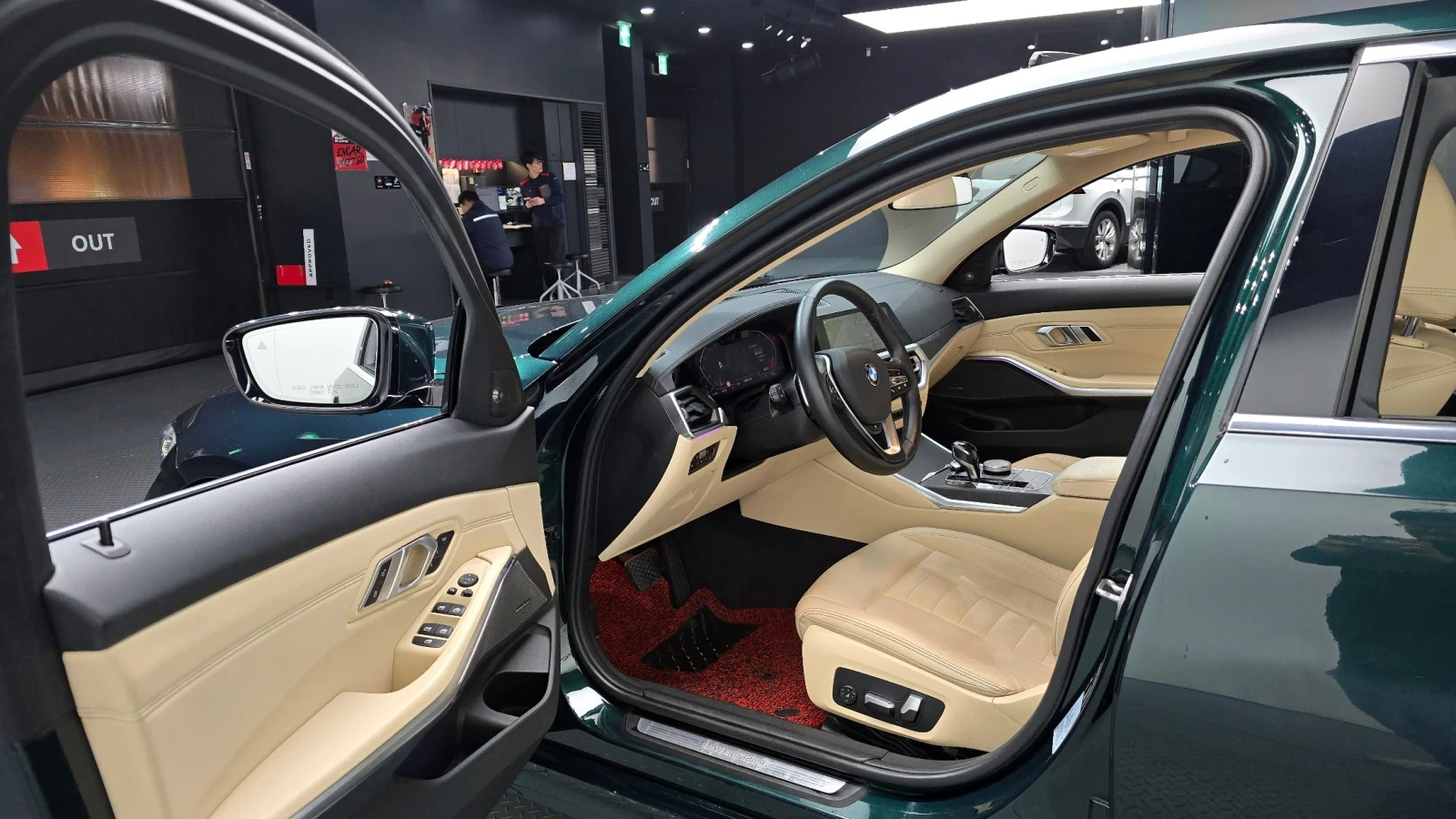 BMW 320 d Luxury | HUD | 360 Camera | Distronic | Memory S, снимка 8 - Автомобили и джипове - 54522326