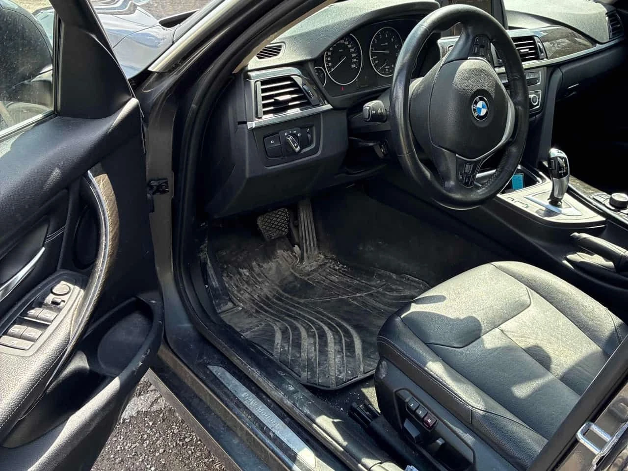 BMW 320 * 320i xDrive * АВТОКРЕДИТ БЕЗ ПЪРВОНАЧАЛНА* , снимка 5 - Автомобили и джипове - 54571913