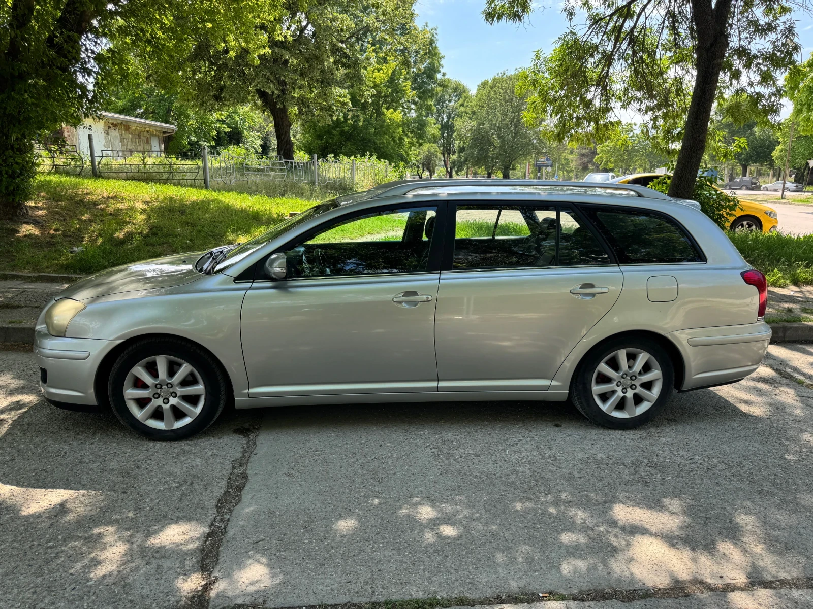 Toyota Avensis, снимка 12 - Автомобили и джипове - 54652470
