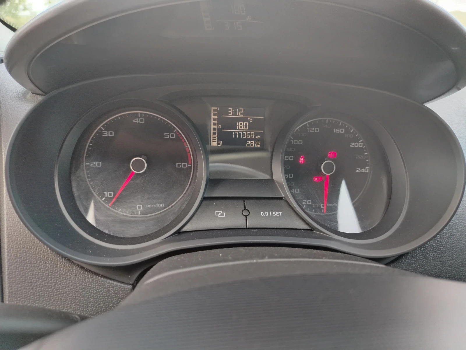 Seat Ibiza 1.6 TDI feis, снимка 8 - Автомобили и джипове - 55177113