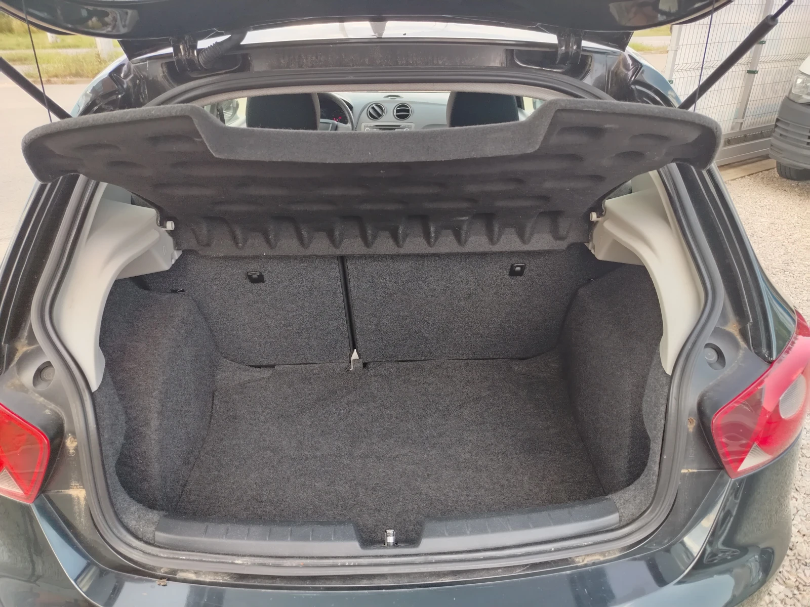 Seat Ibiza 1.6 TDI feis, снимка 13 - Автомобили и джипове - 55177113