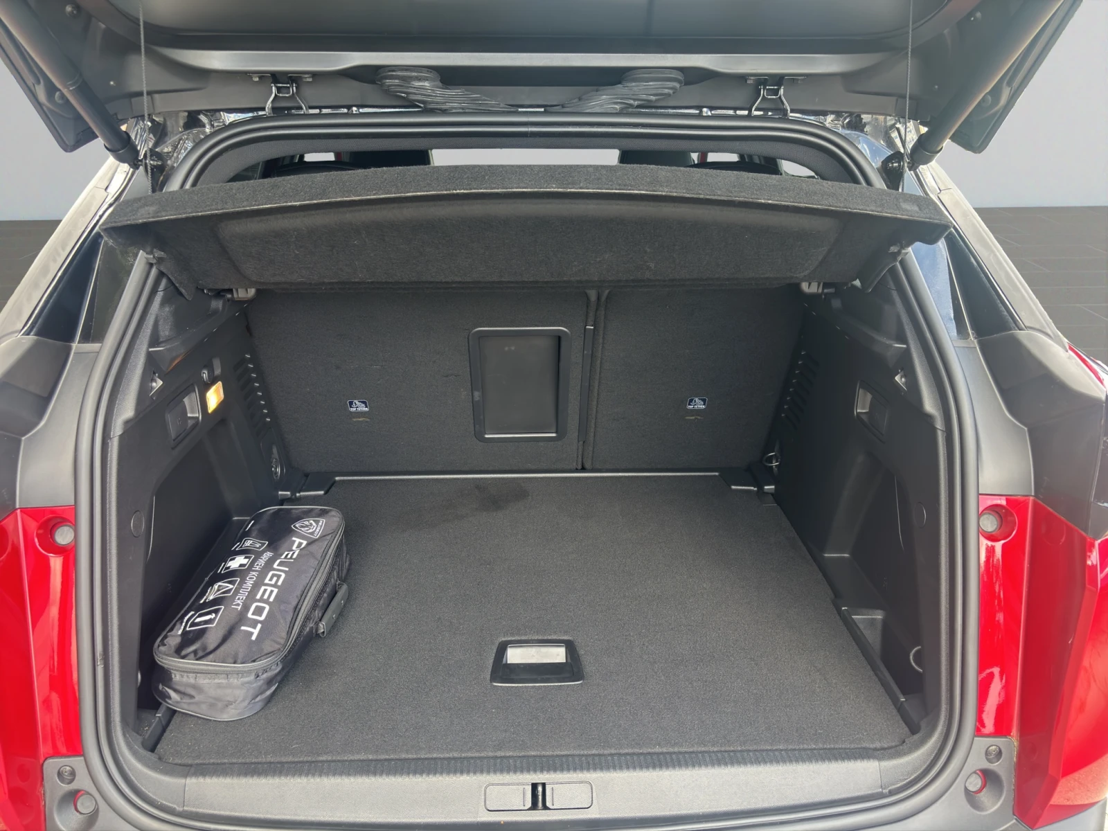 Peugeot 3008 ALLURE PACK 1.2 130 Лизинг Гаранция до 07.2028 г., снимка 13 - Автомобили и джипове - 55474816