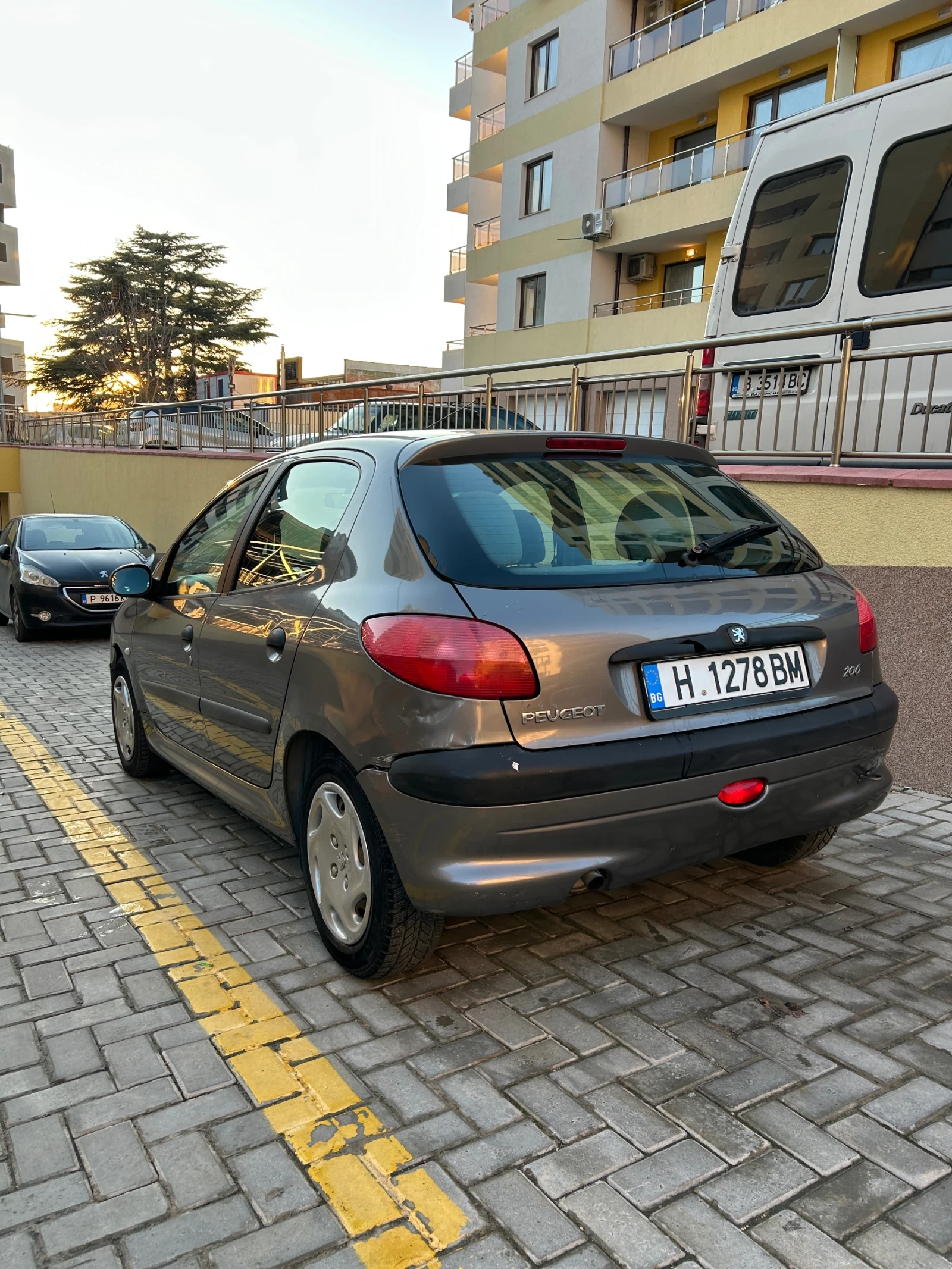 Peugeot 206 1.4, снимка 10 - Автомобили и джипове - 55505370