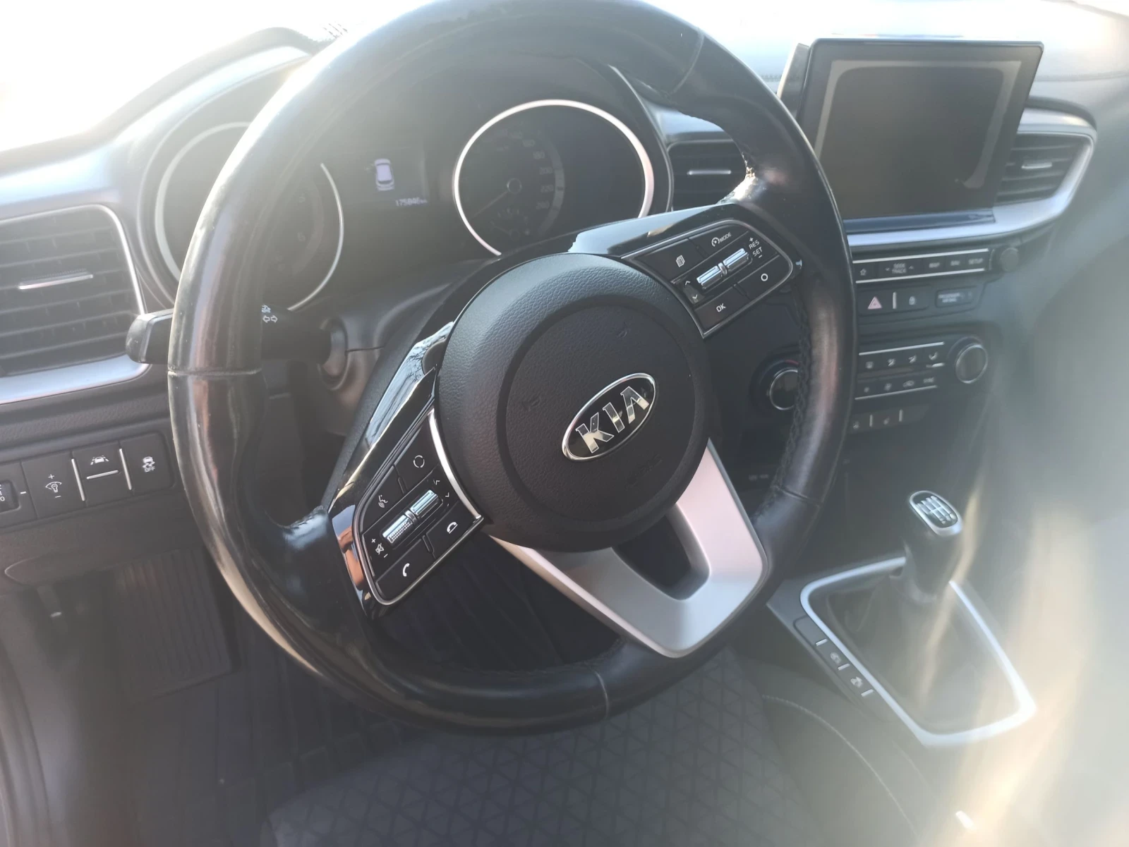 Kia Ceed 1.6, снимка 10 - Автомобили и джипове - 55775781