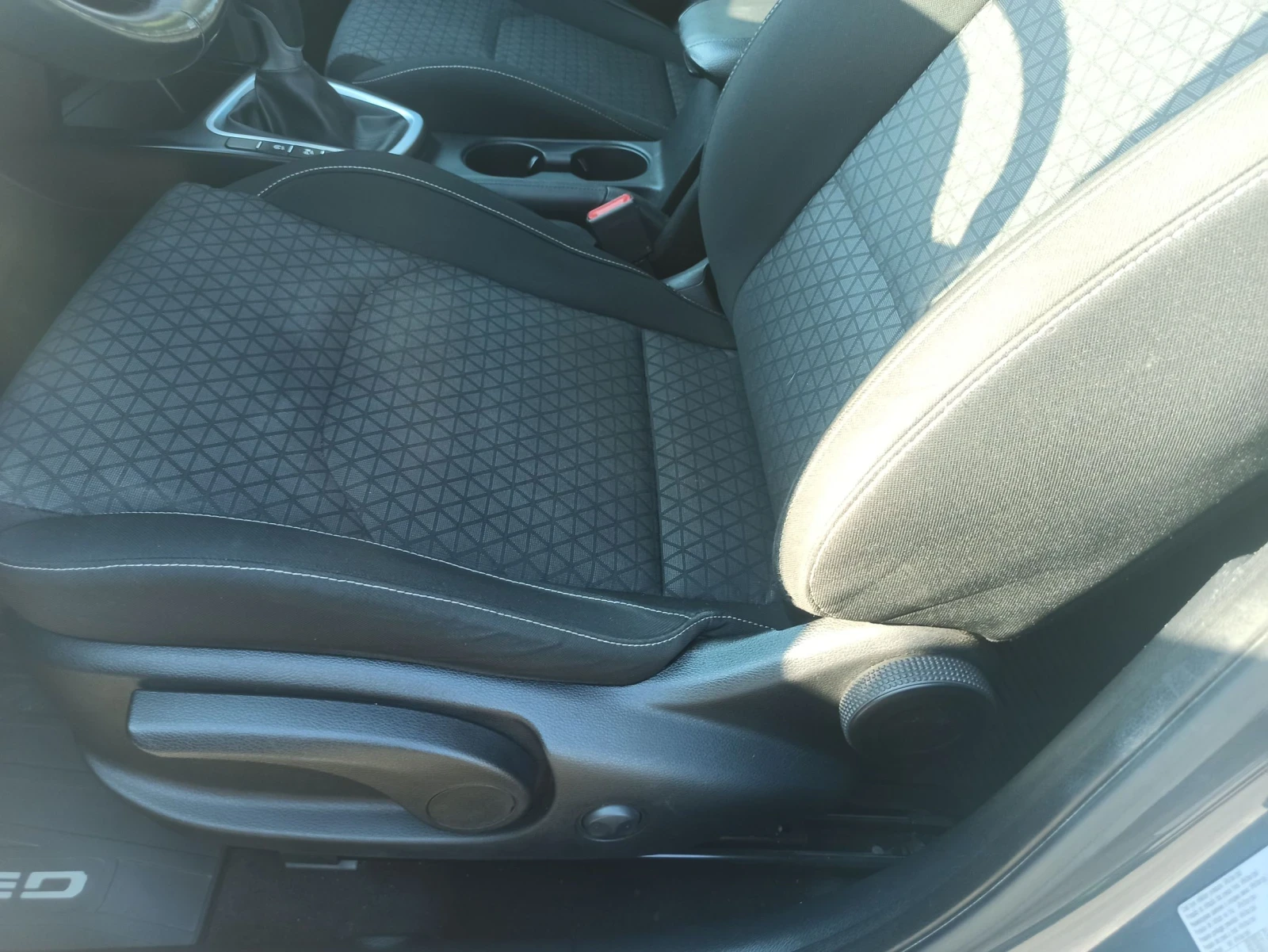 Kia Ceed 1.6, снимка 13 - Автомобили и джипове - 55775781