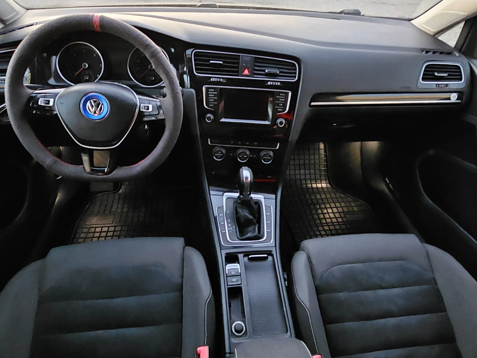 VW Golf HIGHLINE 2.0TDI , снимка 8 - Автомобили и джипове - 56377898