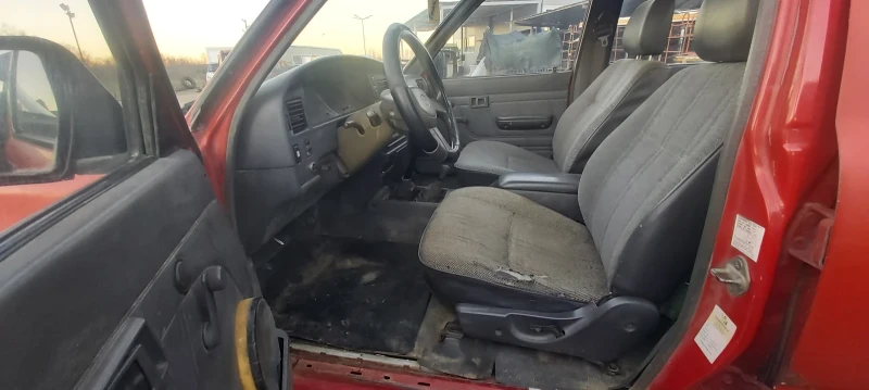 Toyota Hilux 2.4 D-ITALIA, снимка 8 - Автомобили и джипове - 47617285