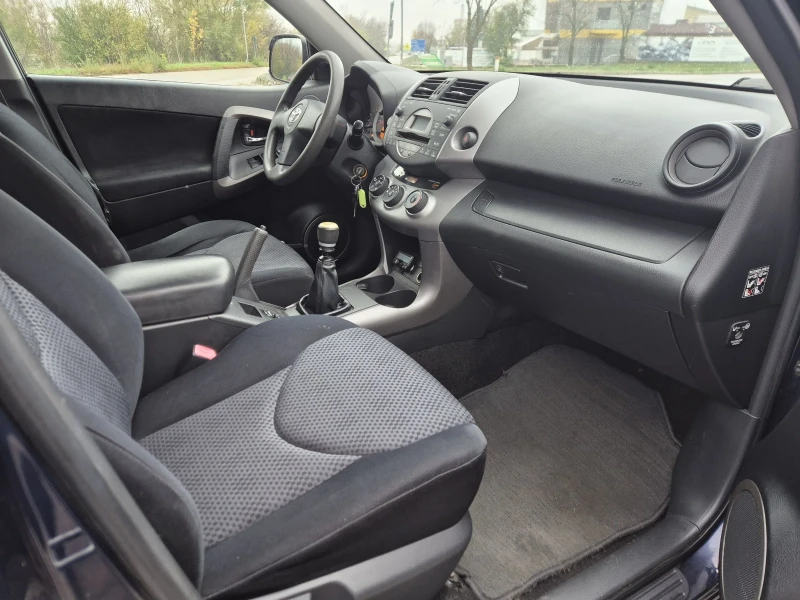 Toyota Rav4 D4D 4X4, снимка 10 - Автомобили и джипове - 51835221
