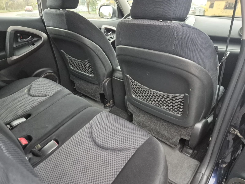 Toyota Rav4 D4D 4X4, снимка 8 - Автомобили и джипове - 51835221