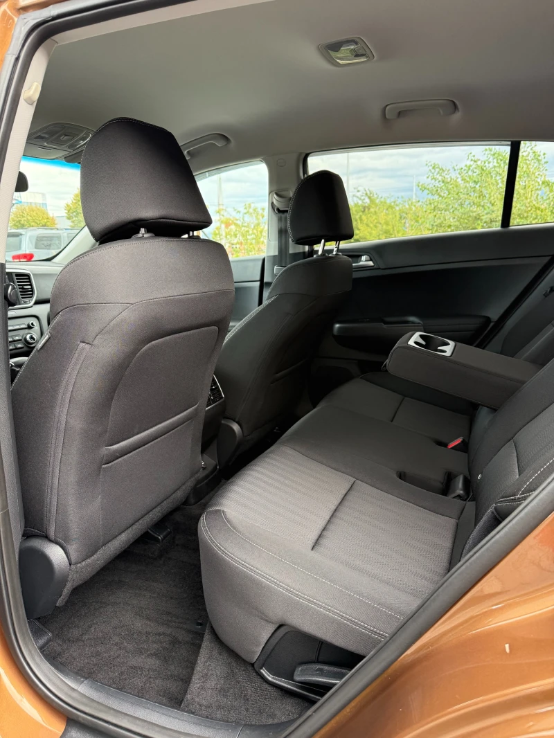 Kia Sportage LX 2.4i AWD Като Нова, снимка 11 - Автомобили и джипове - 52018228