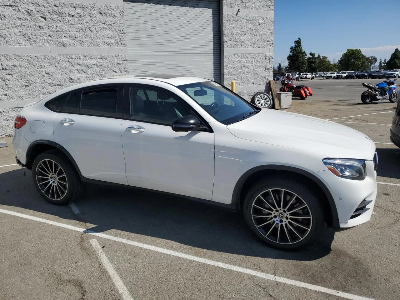 Mercedes-Benz GLC 300 AMG* PACK* BURMESTER* ПОДГРЕВ* КАМЕРА* КЕЙЛЕС*  - изображение 3