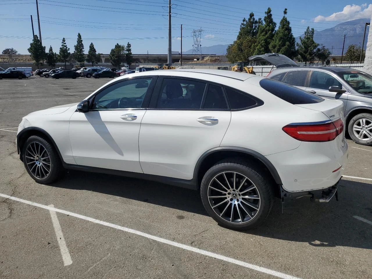 Mercedes-Benz GLC 300 AMG* PACK* BURMESTER* ПОДГРЕВ* КАМЕРА* КЕЙЛЕС*  - изображение 4