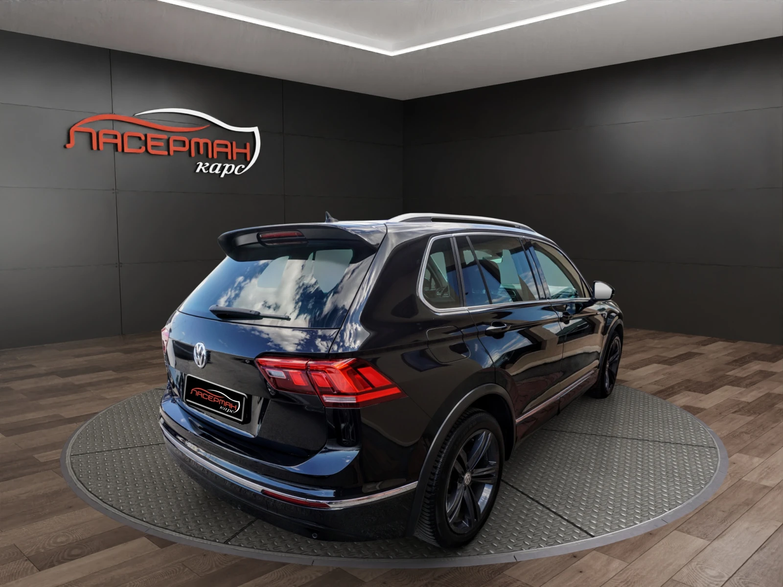 VW Tiguan 1.6TDI R-line DIGITAL, снимка 3 - Автомобили и джипове - 54691740