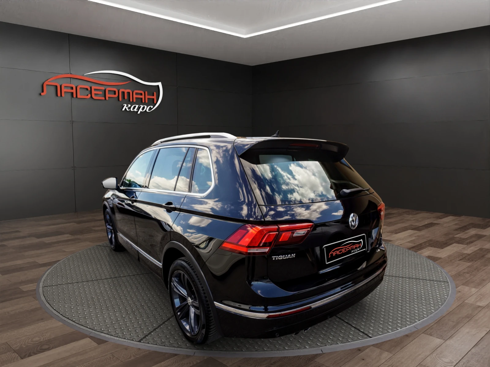 VW Tiguan 1.6TDI R-line DIGITAL, снимка 2 - Автомобили и джипове - 54691740