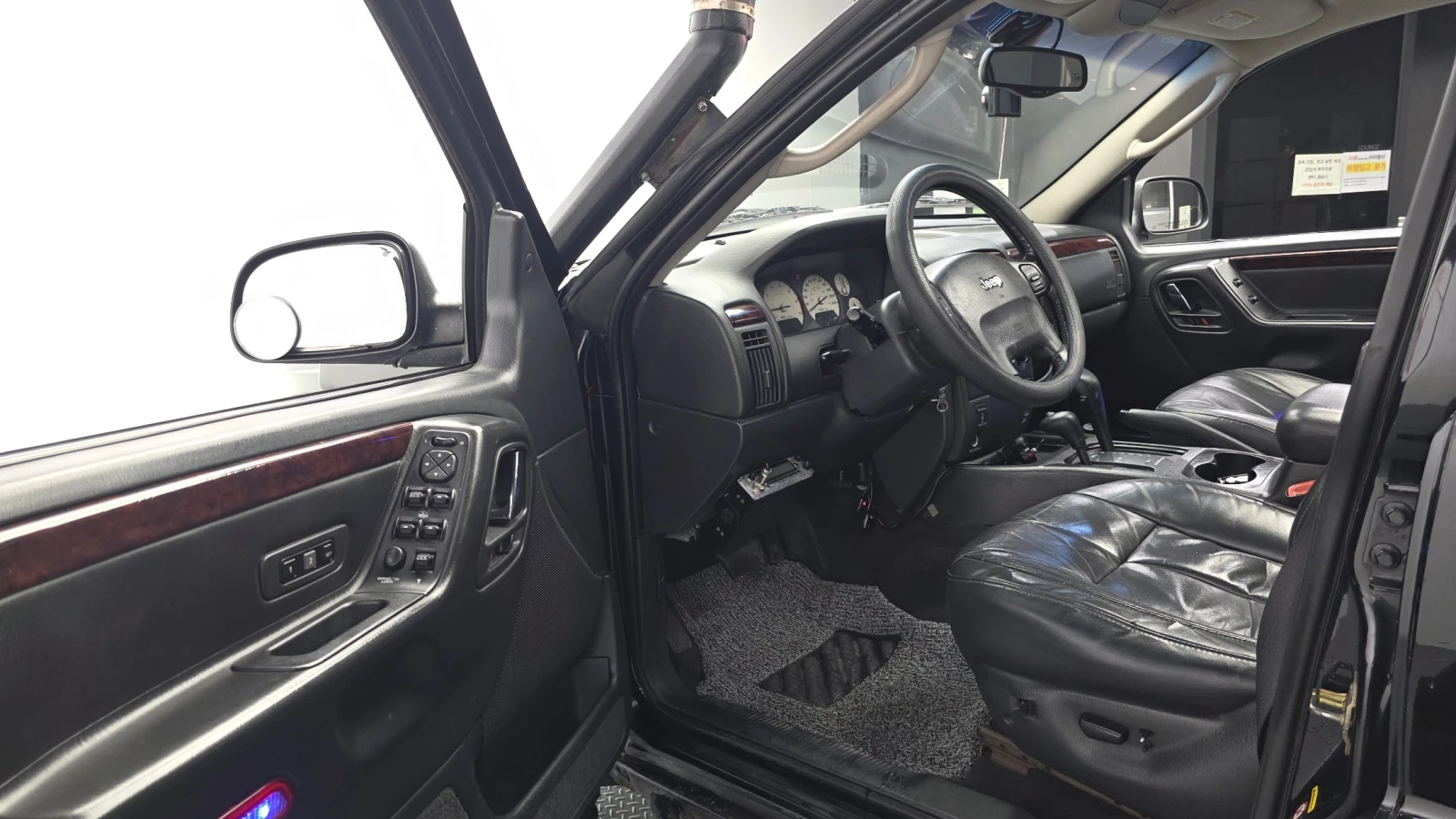 Jeep Cherokee 4.7 Limited autogeorge.com, снимка 14 - Автомобили и джипове - 56114117