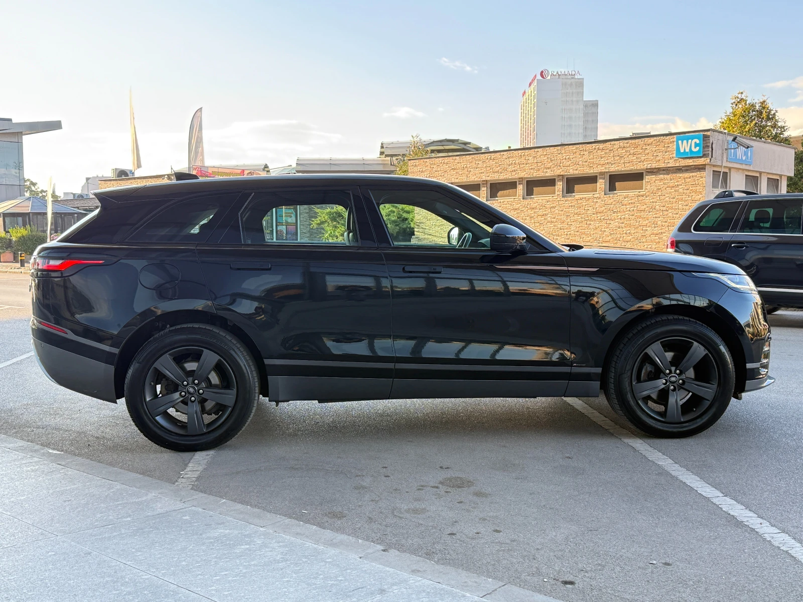 Land Rover Range Rover Velar 6 МЕСЕЦА ГАРАНЦИЯ/2.0D 240к.с. R-Dynamic S 4x4 , снимка 5 - Автомобили и джипове - 56212129