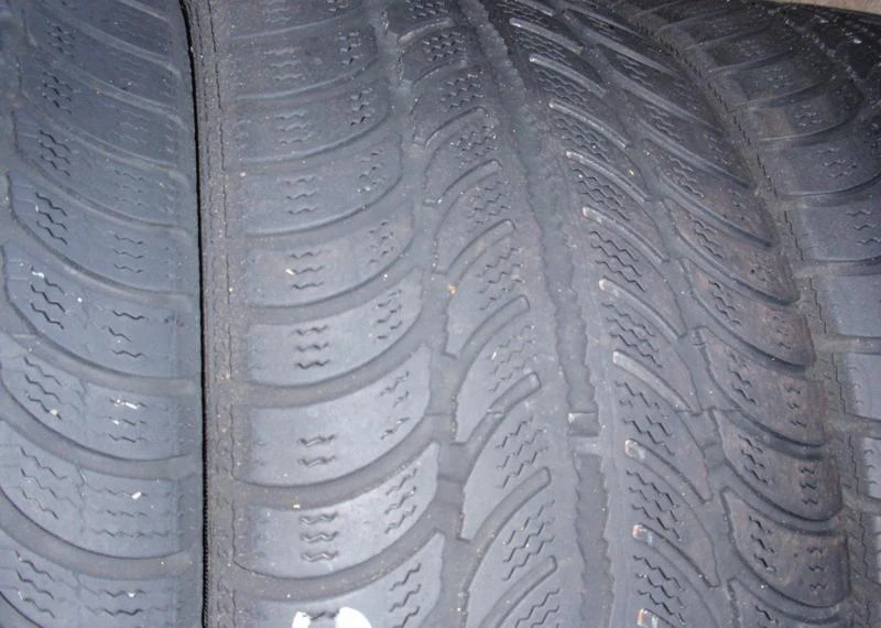 Гуми Всесезонни 205/55R16, снимка 4 - Гуми и джанти - 5257009