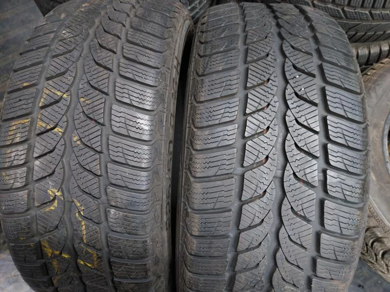 Гуми Зимни 225/50R16, снимка 1 - Гуми и джанти - 35994249