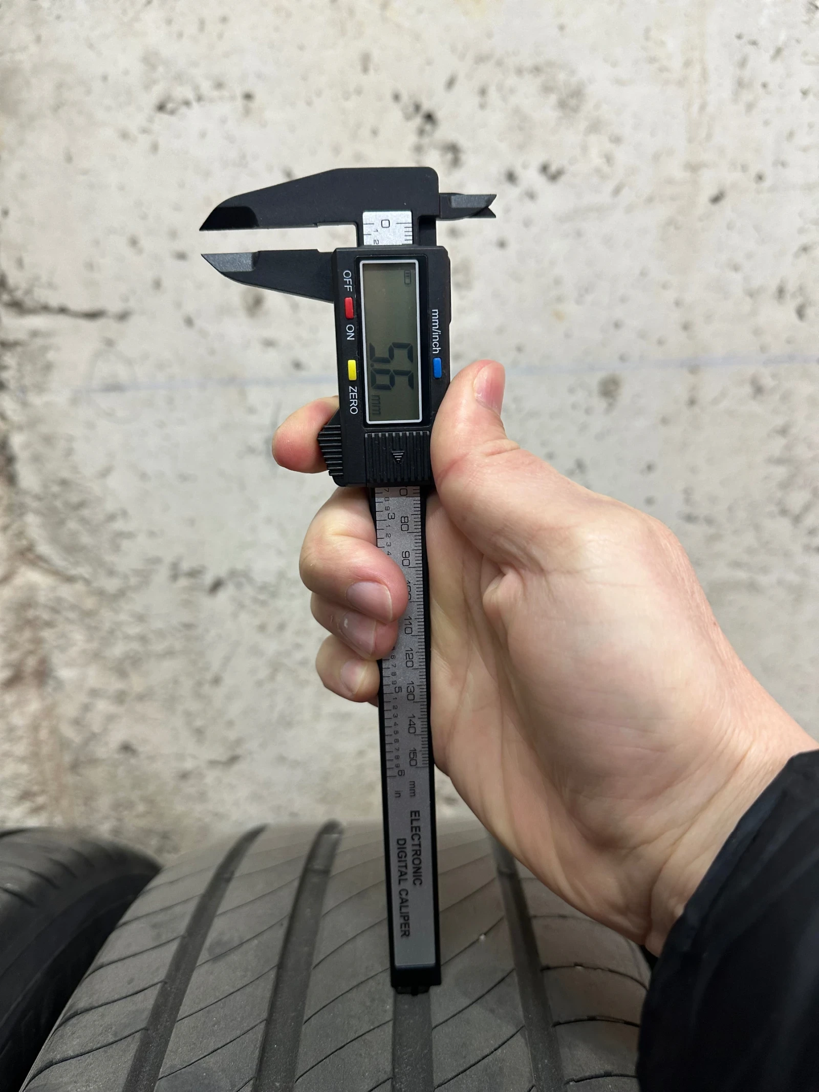 Гуми Летни 215/55R17, снимка 3 - Гуми и джанти - 54013933