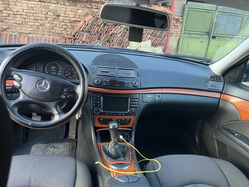 Mercedes-Benz E 200, снимка 5 - Автомобили и джипове - 47841430