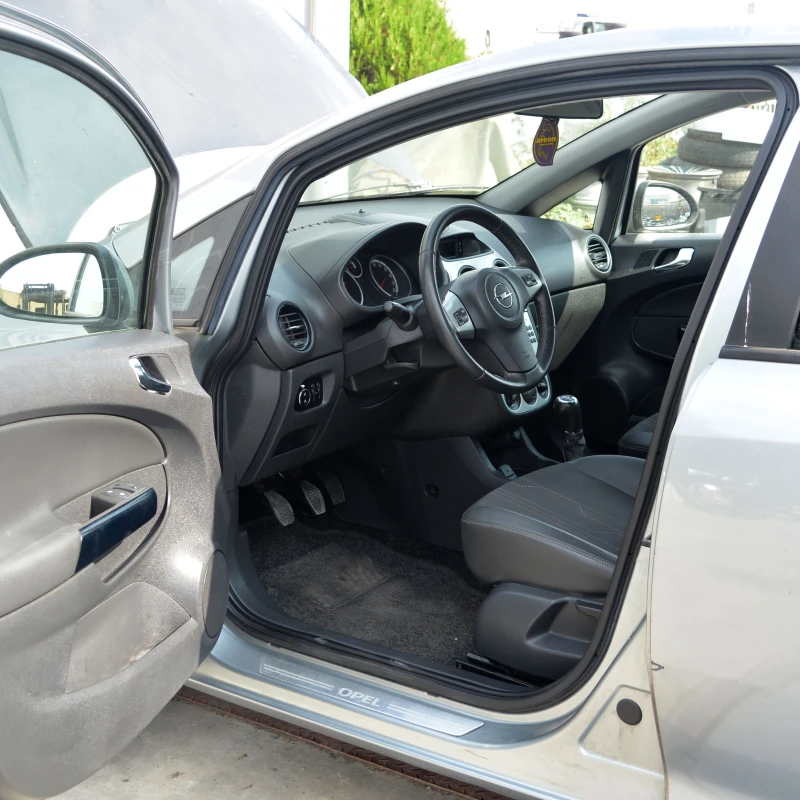 Opel Corsa 1.2 i, снимка 5 - Автомобили и джипове - 51245817