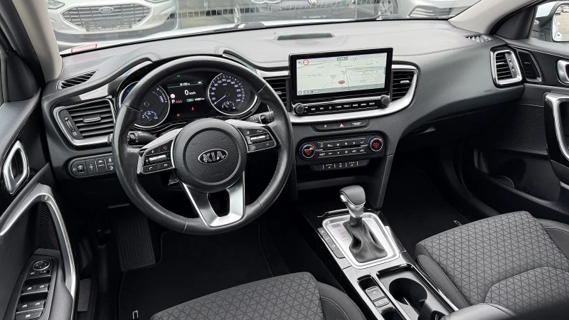 Kia Ceed 1.6 GDI Plug-in Hybrid, снимка 8 - Автомобили и джипове - 52040759