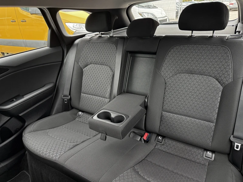 Kia Ceed 1.6 GDI Plug-in Hybrid, снимка 13 - Автомобили и джипове - 52040759
