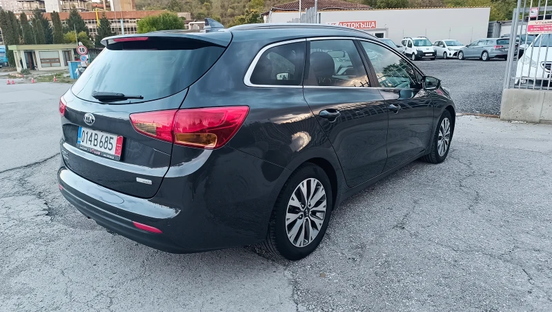 Kia Ceed 1.6CRDi Premim, снимка 5 - Автомобили и джипове - 52052403