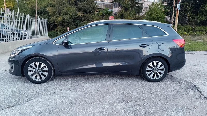 Kia Ceed 1.6CRDi Premim, снимка 2 - Автомобили и джипове - 52052403