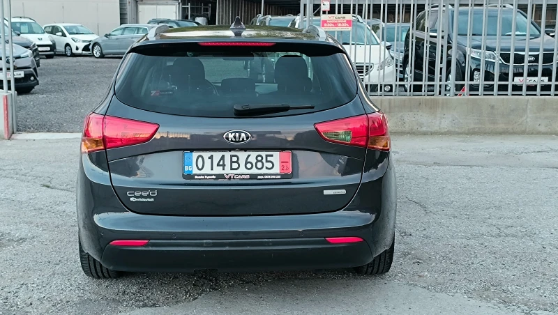 Kia Ceed 1.6CRDi Premim, снимка 4 - Автомобили и джипове - 52052403