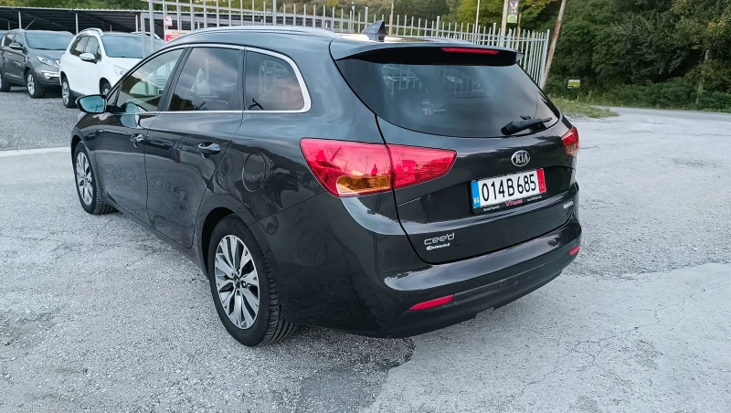 Kia Ceed 1.6CRDi Premim, снимка 3 - Автомобили и джипове - 52052403