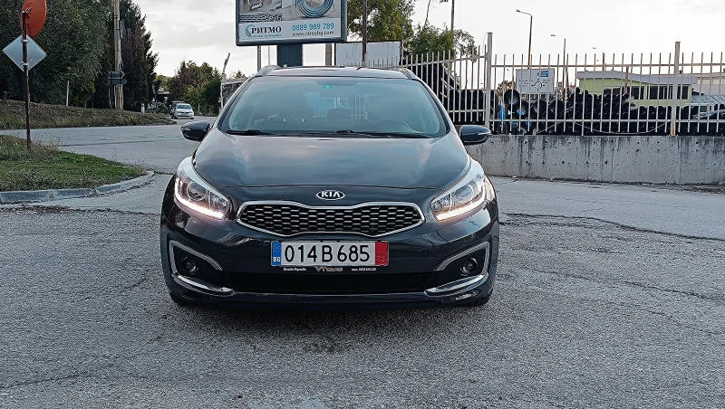 Kia Ceed 1.6CRDi Premim, снимка 8 - Автомобили и джипове - 52052403